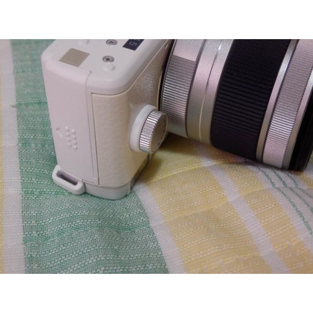 PENTAX(ペンタックス)の❤️８０ショット❤️新品級❤️PENTAX Q レンズキット★ホワイト スマホ/家電/カメラのカメラ(デジタル一眼)の商品写真