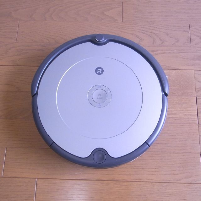 iRobot(アイロボット)の美品 動作確認済 iRobot アイロボット ロボット掃除機 グレー×ブラック スマホ/家電/カメラの生活家電(掃除機)の商品写真