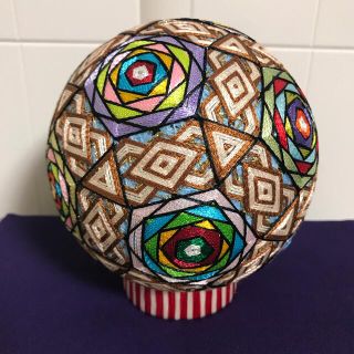 【ハンドメイド】手まり 「ステンドグラス風 十二面薔薇」の通販 by 【ハンドメイド】手まり 「ステンドグラス風 十二面薔薇」の通販 by