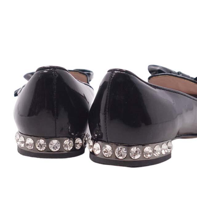 miumiu(ミュウミュウ)のミュウミュウ パンプス パテントレザー エナメル ビジュー リボン シューズ 靴 レディースの靴/シューズ(ハイヒール/パンプス)の商品写真