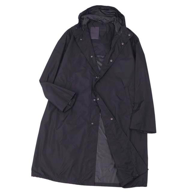 PRADA(プラダ)のプラダ コート ナイロン ポケッタブル ロングコート レインコート フード付き メンズのジャケット/アウター(ステンカラーコート)の商品写真