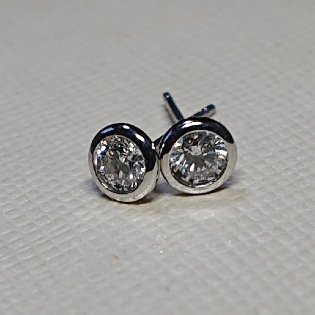 ウル艶なpt.900ダイアモンド0.3ct(0.15×2)ピアス