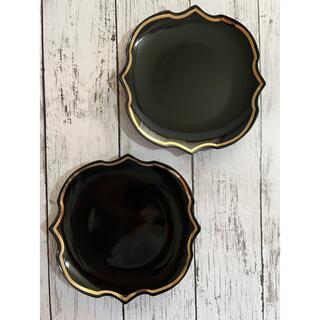 洋食器ラウンド黒ゴールド2枚 中皿オシャレ陶磁器カフェ風 丸皿デザート皿サラダ皿(食器)