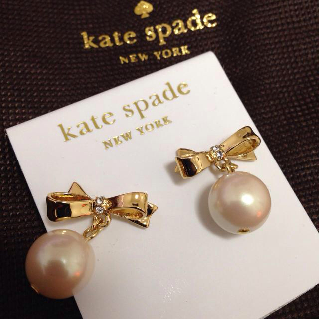 kate spade new york(ケイトスペードニューヨーク)の新品ケイトスペード♡リボンパールピアス レディースのアクセサリー(ピアス)の商品写真