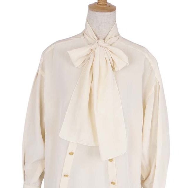 CHANEL - シャネル シャツ ブラウス シルク クローバーボタン CHANEL - シャネル シャツ ブラウス シルク クローバーボタン