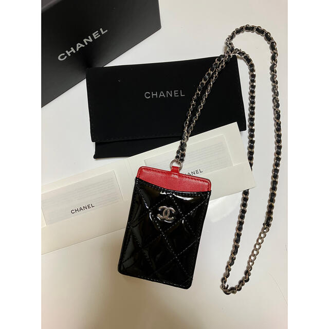 CHANEL(シャネル)のてちぺん様専用       CHANEL チェーンストラップココマークパスケース レディースのファッション小物(パスケース/IDカードホルダー)の商品写真