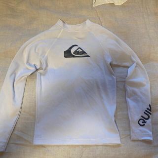 クイックシルバー(QUIKSILVER)の専用　クイックシルバー　ラッシュガード　8歳サイズ(サーフィン)