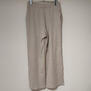 ユニクロ(UNIQLO)のユニクロ パンツ Mサイズ 綿100% ベージュ(カジュアルパンツ)