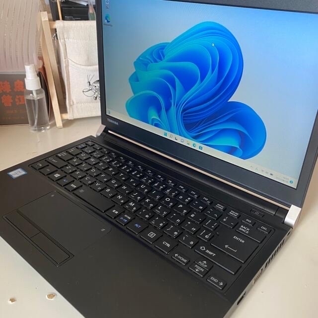 dynabook R73/A第6世代i7 8GB超高速SSD256新品キーボード