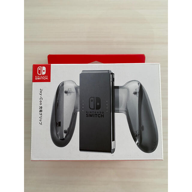 任天堂(ニンテンドウ)のNintendo Switch Joy-Con ジョイコン充電グリップ エンタメ/ホビーのゲームソフト/ゲーム機本体(その他)の商品写真