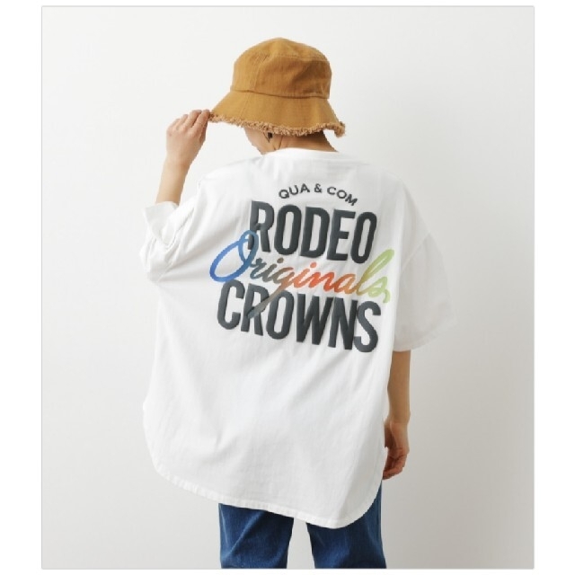 RODEO CROWNS WIDE BOWL(ロデオクラウンズワイドボウル)のRCWB FIJI LOGO VネックTシャツ レディースのトップス(Tシャツ(半袖/袖なし))の商品写真