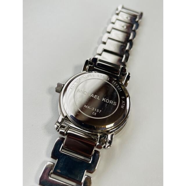 Michael Kors(マイケルコース)の【電池新品の美品】マイケルコースのアーガイルロゴ！オールシルバーカラー☆ レディースのファッション小物(腕時計)の商品写真