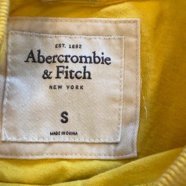 Abercrombie&Fitch(アバクロンビーアンドフィッチ)のアバクロ　abercrombie&fitch Tシャツ　半袖　黄色 メンズのトップス(Tシャツ/カットソー(半袖/袖なし))の商品写真