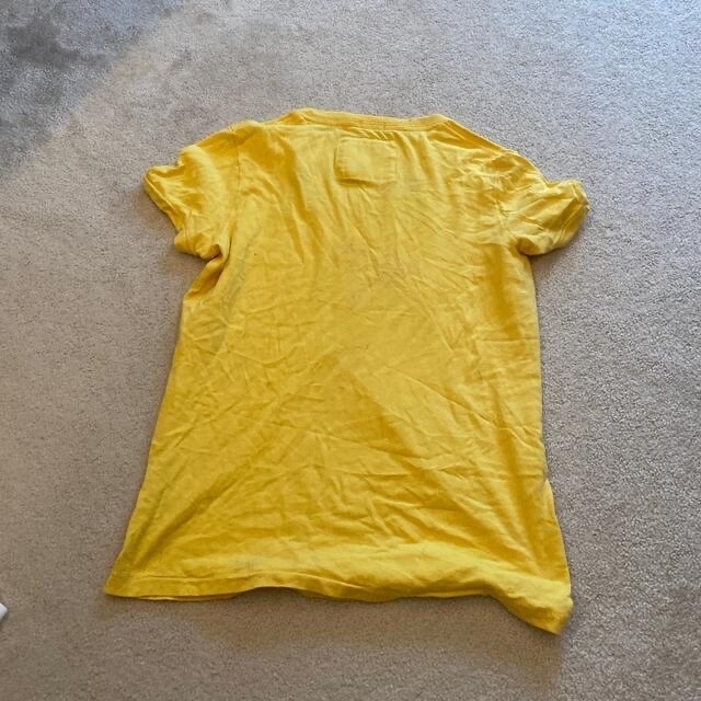 Abercrombie&Fitch(アバクロンビーアンドフィッチ)のアバクロ　abercrombie&fitch Tシャツ　半袖　黄色 メンズのトップス(Tシャツ/カットソー(半袖/袖なし))の商品写真