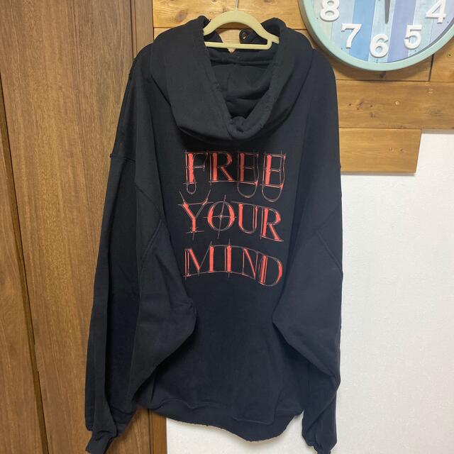 Balenciaga(バレンシアガ)のbalenciaga free your mind メンズのトップス(パーカー)の商品写真