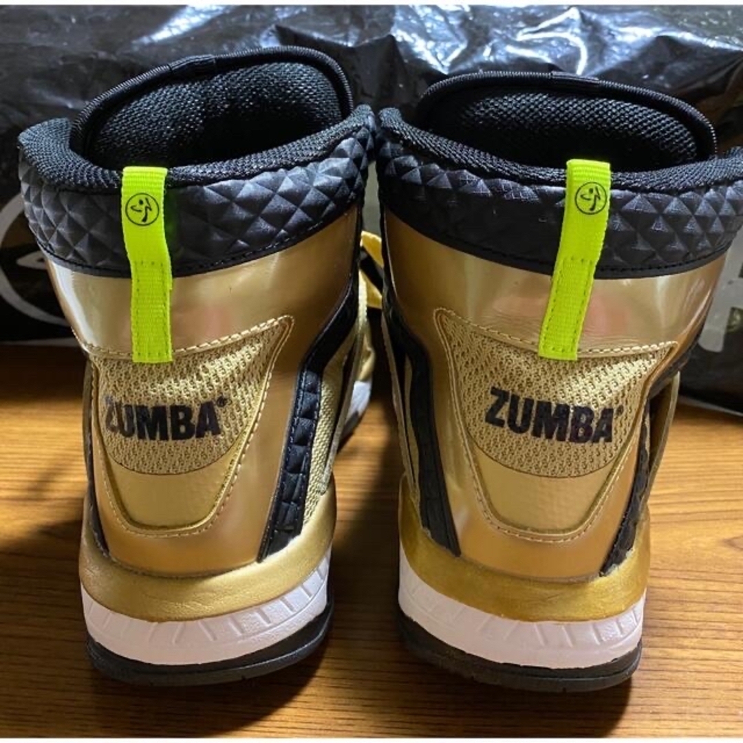 Zumba(ズンバ)のkayo様専用ページ　ズンバシューズ　ゴールド  24.5センチ レディースの靴/シューズ(スニーカー)の商品写真