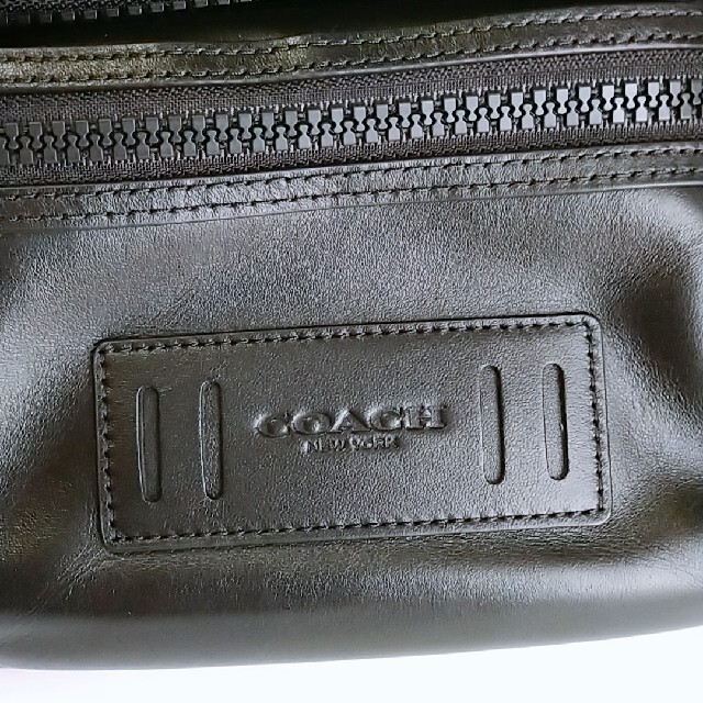 COACH(コーチ)のCOACH　ボディバッグ　ウエストポーチ　皮革　黒色　コーチ メンズのバッグ(ボディーバッグ)の商品写真