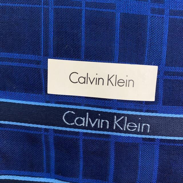 Calvin Klein(カルバンクライン)の【新品未使用】カルバンクライン　メンズハンカチ メンズのファッション小物(ハンカチ/ポケットチーフ)の商品写真