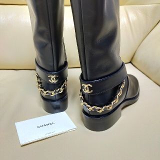 シャネル(CHANEL)の【新品未使用】シャネル　ロングブーツ　チェーン(ブーツ)