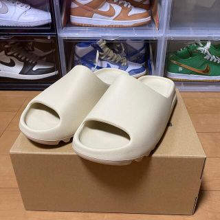 アディダス(adidas)のadidas YEEZY Slide "Bone" (FZ5897)(サンダル)