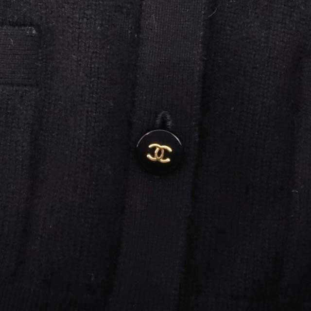 CHANEL(シャネル)のシャネル カーディガン 95A ニット ココマークボタン カシミヤ100％ レディースのトップス(カーディガン)の商品写真