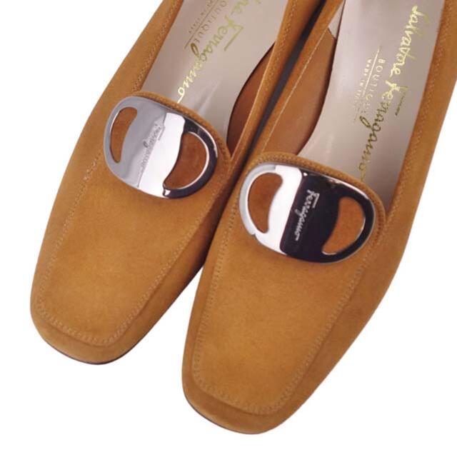 Salvatore Ferragamo(サルヴァトーレフェラガモ)のサルヴァトーレ フェラガモ パンプス ヴァラ金具 スウェード シューズ 靴 レディースの靴/シューズ(ハイヒール/パンプス)の商品写真