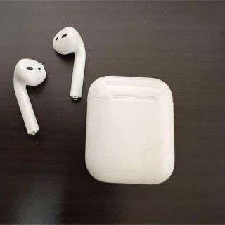 アップル(Apple)のairpods(ヘッドフォン/イヤフォン)