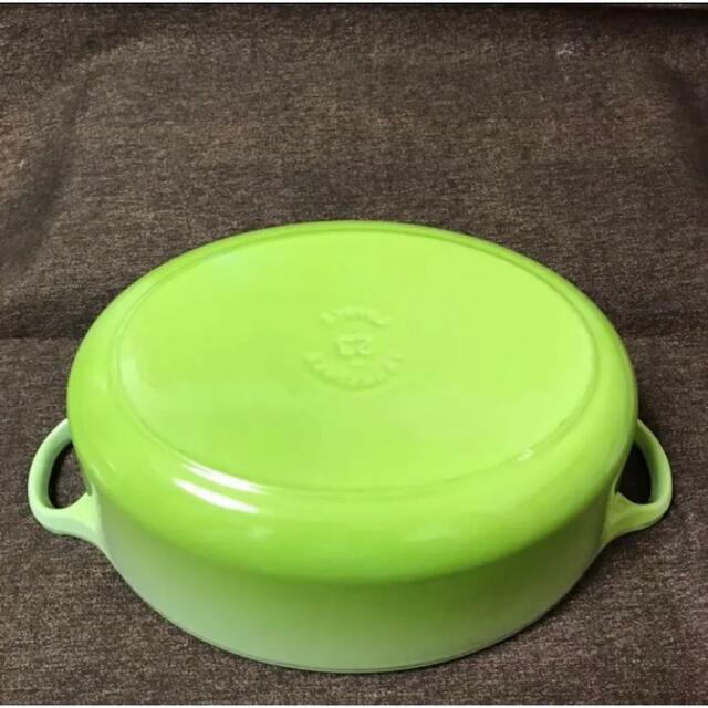  LE CREUSET ル・クルーゼ　ココット　オーバル　23cm キウイ　黄緑 インテリア/住まい/日用品のキッチン/食器(鍋/フライパン)の商品写真