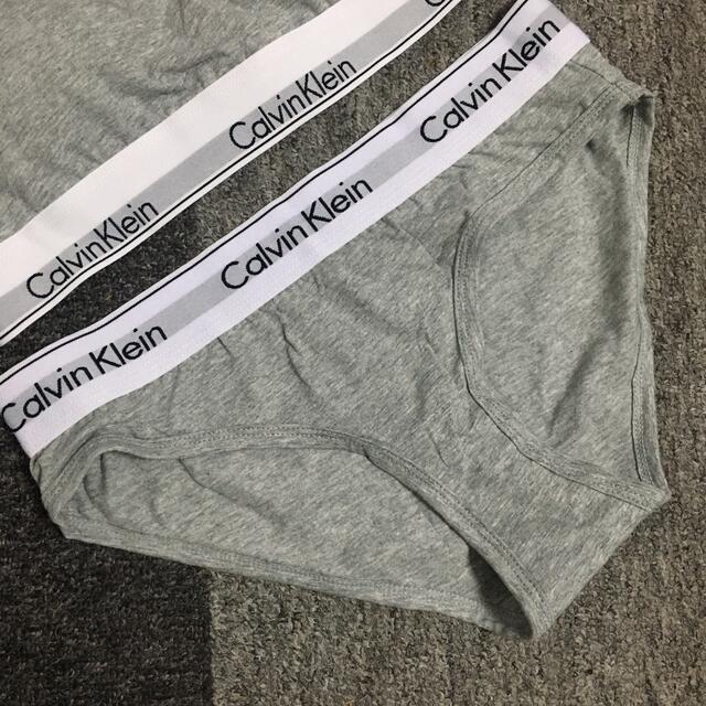 ck Calvin Klein(シーケーカルバンクライン)のカルバンクライン　レディース　上下セット　スポブラ&ショーツ　灰　下着　Lサイズ レディースの下着/アンダーウェア(ブラ&ショーツセット)の商品写真