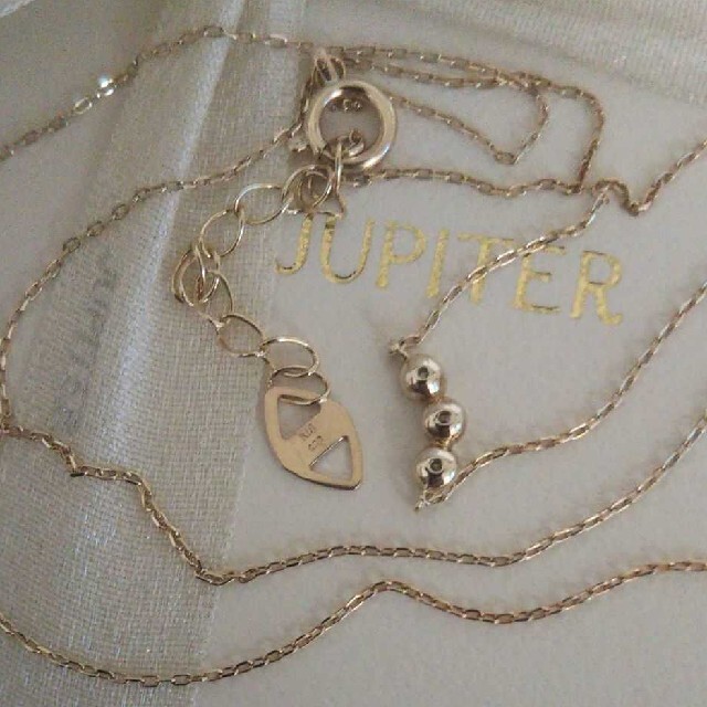 jupiter GOLD LABEL(ジュピターゴールドレーベル)のジュピター K10 ダイヤモンド ネックレス ドレス 3粒 デザイン 美品 レディースのアクセサリー(ネックレス)の商品写真