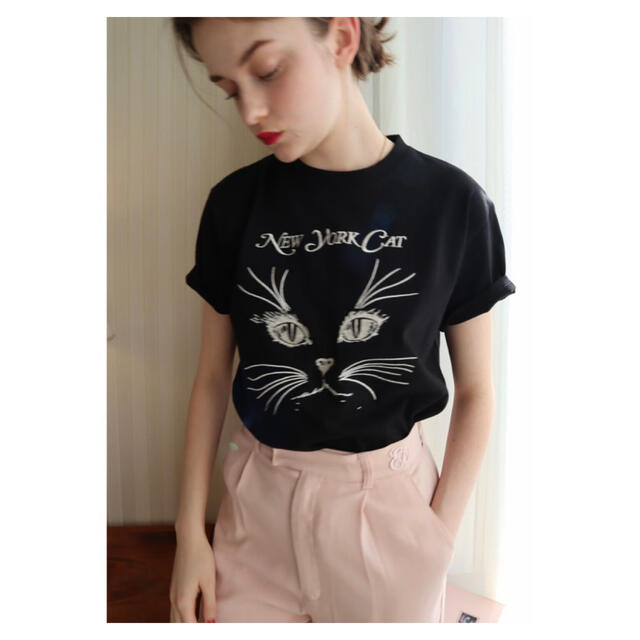 épine(エピヌ)のepine  エピヌ　ネコTシャツ  ブラック レディースのトップス(Tシャツ(半袖/袖なし))の商品写真