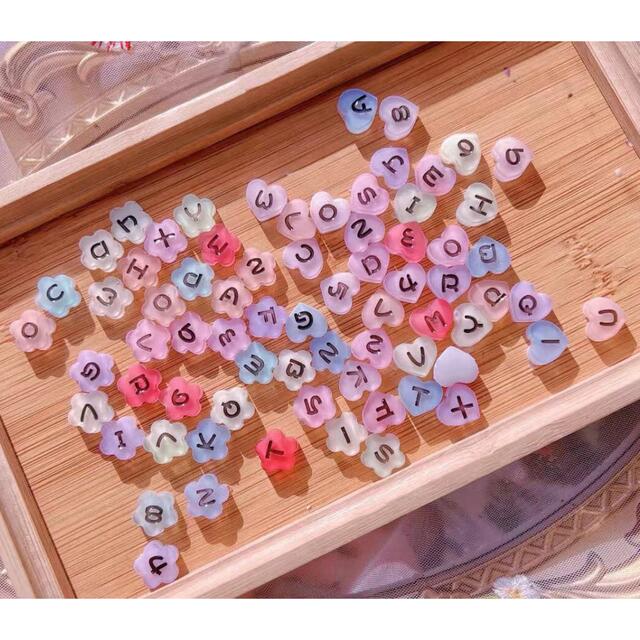 シリコンモールド 数字 花形 アルファベット タグ レジン 封入 デコパーツの通販 by shurito|ラクマ シリコンモールド レジン もこもこ アルファベット数字 デコレーション トレカ