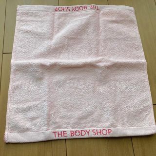 ザボディショップ(THE BODY SHOP)のTHE BODY SHOP ハンドタオル　ピンク(タオル/バス用品)