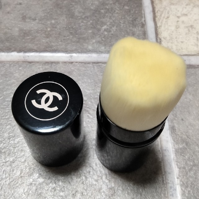 CHANEL(シャネル)のシャネル  メイクブラシ  ブラシ  カブキブラシ コスメ/美容のメイク道具/ケアグッズ(チーク/フェイスブラシ)の商品写真