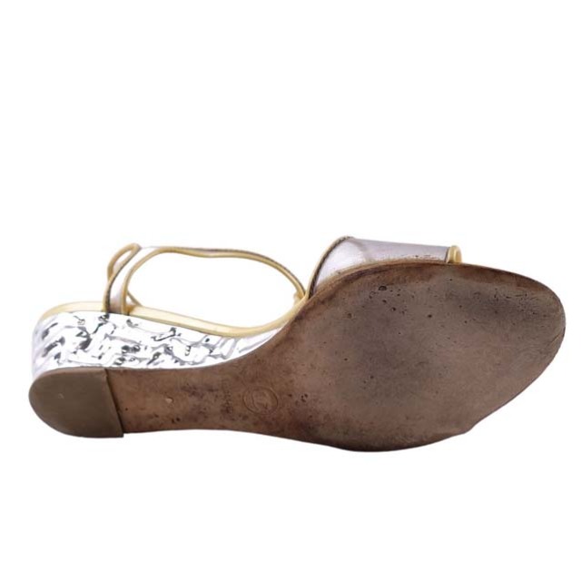 CHANEL(シャネル)のシャネル サンダル ココマーク パンチング エナメル ウェッジソール シューズ レディースの靴/シューズ(サンダル)の商品写真