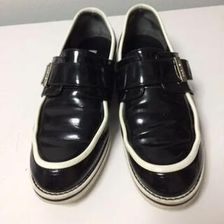 カルヴェン(CARVEN)のローファー 黒 CARVEN 革靴(ローファー/革靴)