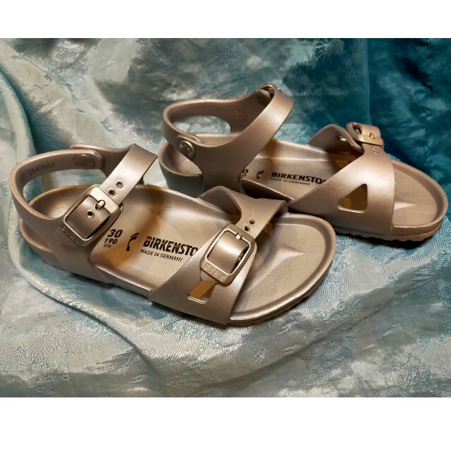 BIRKENSTOCK(ビルケンシュトック)の【新品】BIRKEN　サンダル19㌢ キッズ/ベビー/マタニティのキッズ靴/シューズ(15cm~)(サンダル)の商品写真