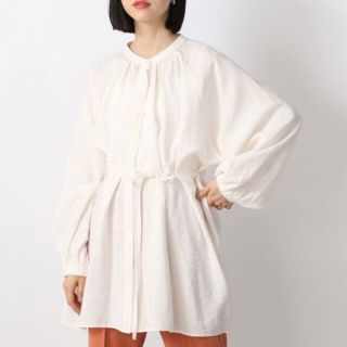 ローリーズファーム(LOWRYS FARM)の♡ 新品 タグ付き ♡ ローリーズファーム　ギャザーチュニックブラウス　ブラウス(シャツ/ブラウス(長袖/七分))