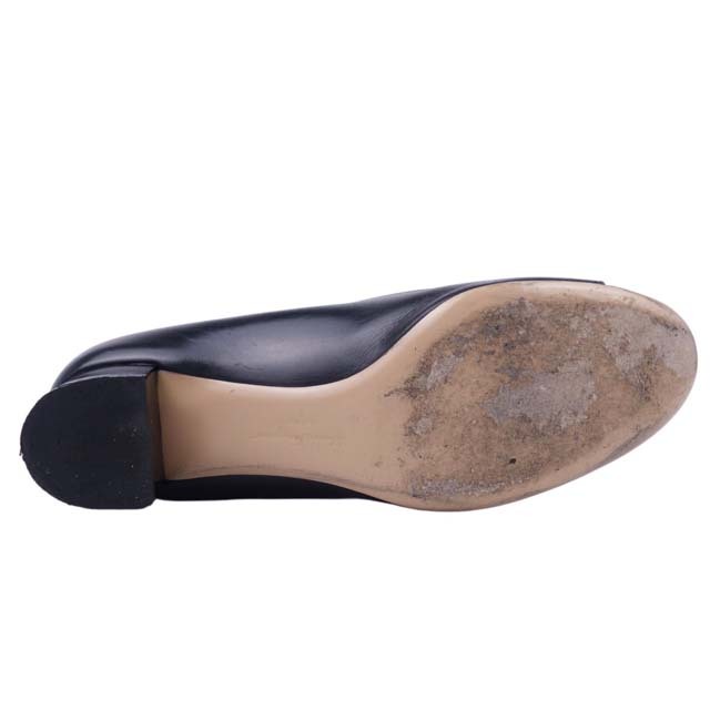Salvatore Ferragamo(サルヴァトーレフェラガモ)のサルヴァトーレ フェラガモ パンプス ラウンドトゥ カーフレザー シューズ レディースの靴/シューズ(ハイヒール/パンプス)の商品写真