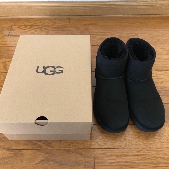 UGG アグ　ムートンブーツ　クラッシックミニ　ブラック　24cm USA7