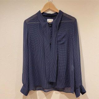 アーペーセー(A.P.C)のA.P.C.　ドット柄　シルクシャツ　シルク素材　サイズS ネイビー　新品未使用(シャツ/ブラウス(長袖/七分))