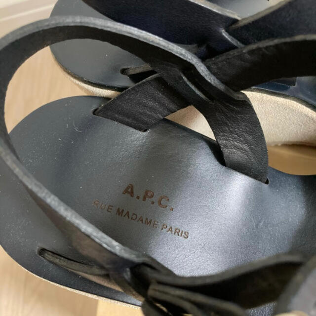 A.P.C(アーペーセー)の最終値下！新品　APC レザー サンダル  ウェッジ　ネイビー　37 レディースの靴/シューズ(サンダル)の商品写真