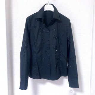 byblos bluビブロス❤️新品❤️ビーズ飾りの黒ストレッチシャツカラー42