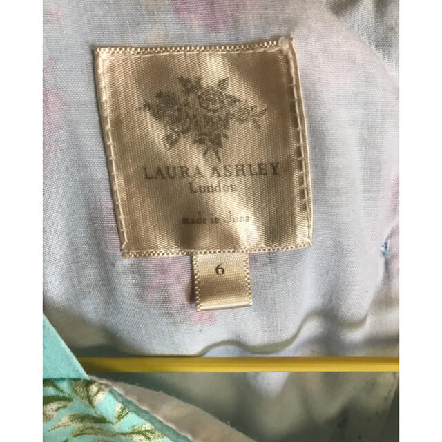 LAURA ASHLEY(ローラアシュレイ)のLaura Ashley ワンピース フラワー 6T 110 キッズ/ベビー/マタニティのキッズ服女の子用(90cm~)(ワンピース)の商品写真