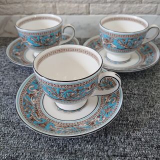 ウェッジウッド(WEDGWOOD)の黒壺ウェッジウッド フロレンティーン ターコイズ カップ&ソーサー3客セット(食器)