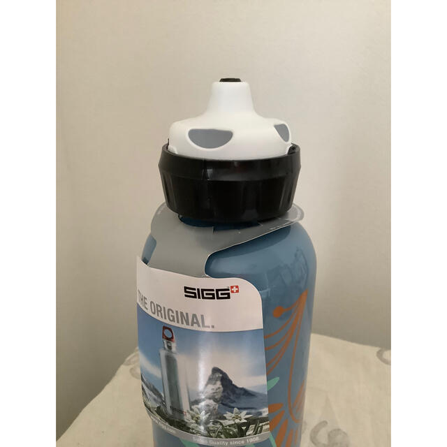 SIGG(シグ)のSIGG シグボトル　マイボトル　キャップ　アルミ　水筒　エコボトル　軽量　花柄 キッズ/ベビー/マタニティの授乳/お食事用品(水筒)の商品写真