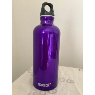 SIGG シグボトル　マイボトル　キャップ　アルミ　水筒　エコボトル　軽量　紫