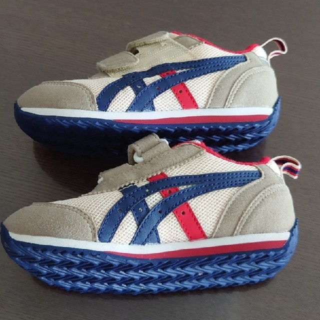 asics(アシックス)のけいのお母さん様専用asics IDAHO MINI 3 TUM186-0550 キッズ/ベビー/マタニティのキッズ靴/シューズ(15cm~)(スニーカー)の商品写真