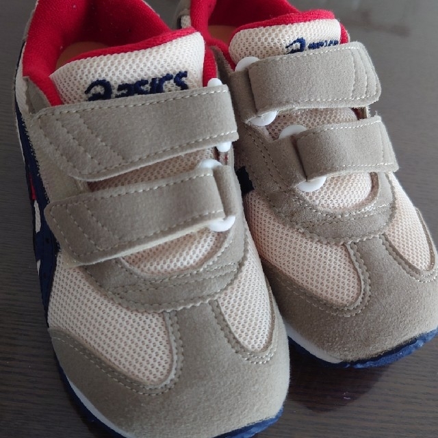 asics(アシックス)のけいのお母さん様専用asics IDAHO MINI 3 TUM186-0550 キッズ/ベビー/マタニティのキッズ靴/シューズ(15cm~)(スニーカー)の商品写真