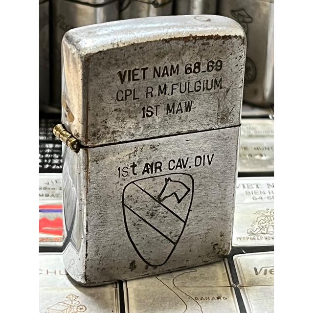 【ベトナムZIPPO】本物 1968年製ベトナムジッポー「第一騎兵師団」 | フリマアプリ ラクマ